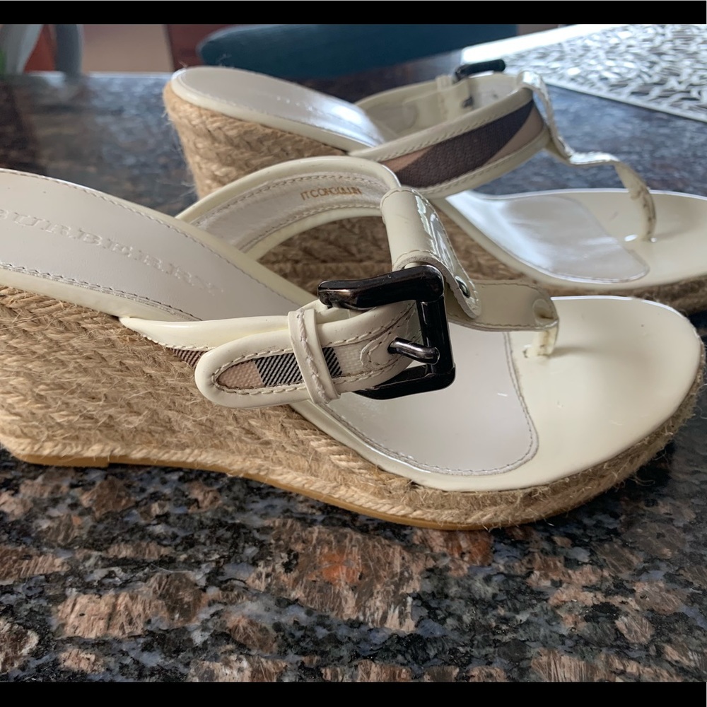 EUC Burberry wedge heel throng sandals